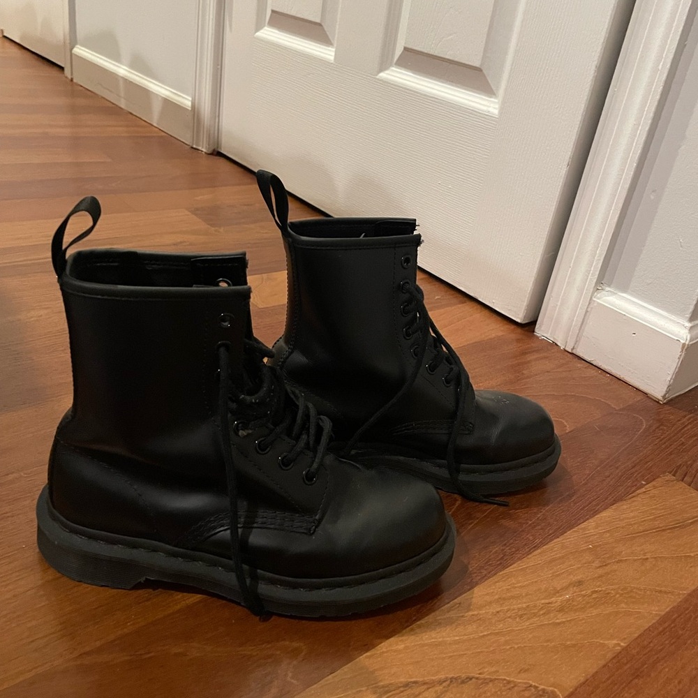 Dr Marten’s “the original” boots - size 5.5